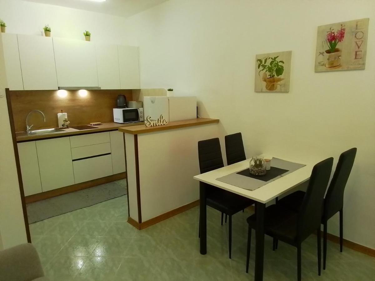 Apartman Leni โปเรช ภายนอก รูปภาพ