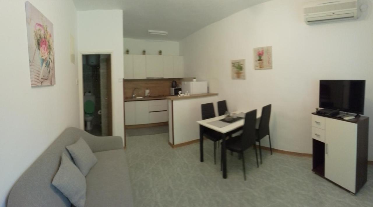 Apartman Leni โปเรช ภายนอก รูปภาพ